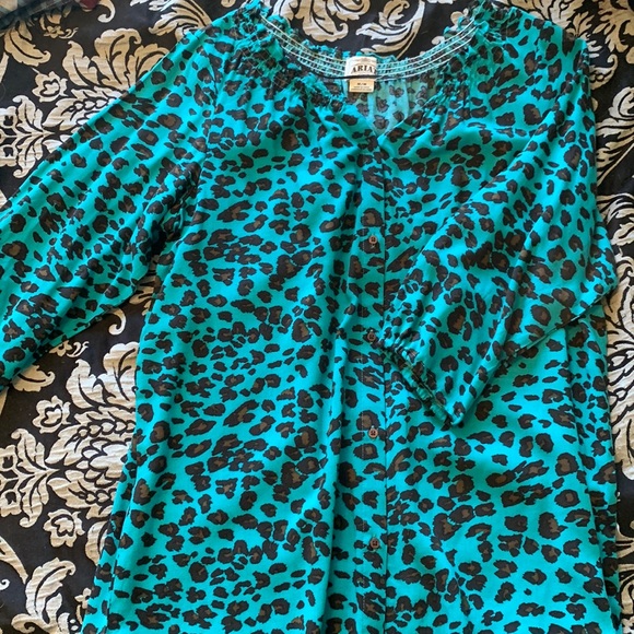 Top - Picture 1 of 2